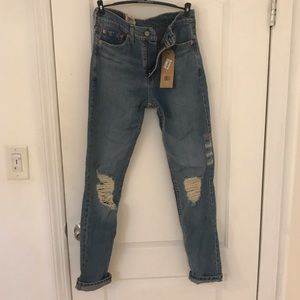 NWT skinny 510 Levi’s. Distressed. 29x32